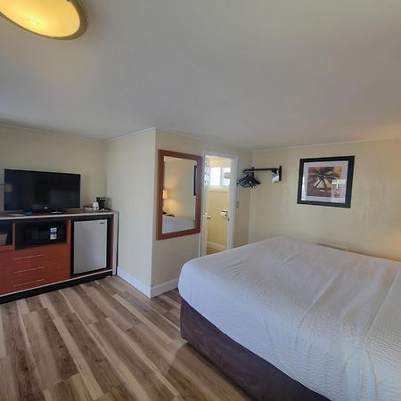 Days Inn By Wyndham - Cape Cod West Yarmouth Εξωτερικό φωτογραφία