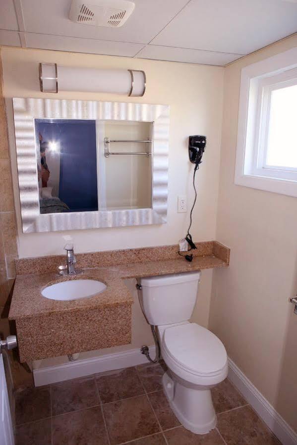 Days Inn By Wyndham - Cape Cod West Yarmouth Εξωτερικό φωτογραφία
